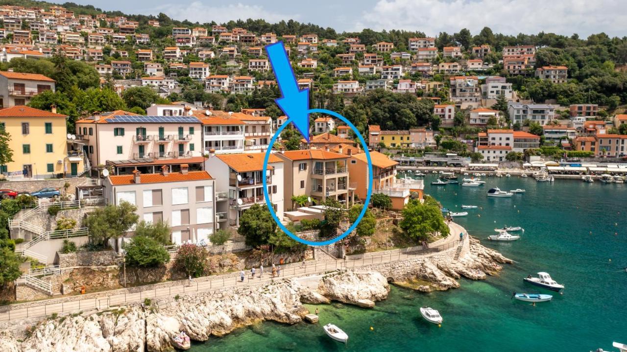 Seafront 2-Bedroom Apartment Nika - Рабац Екстериор снимка