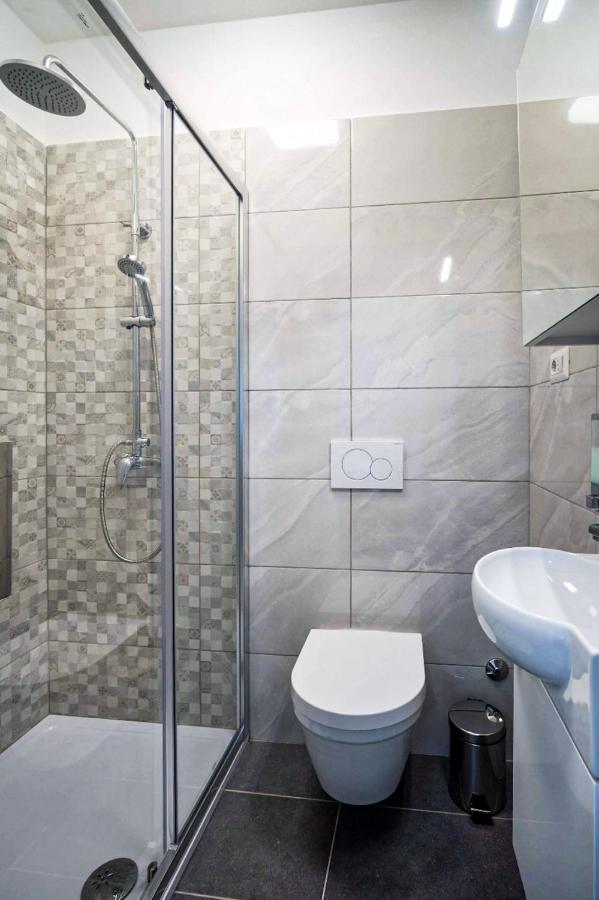 Seafront 2-Bedroom Apartment Nika - Рабац Екстериор снимка
