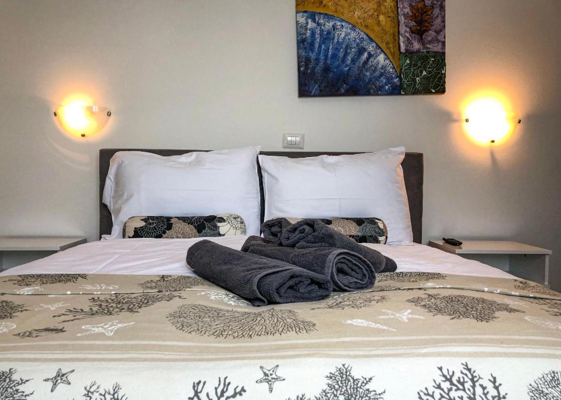 Seafront 2-Bedroom Apartment Nika - Рабац Екстериор снимка