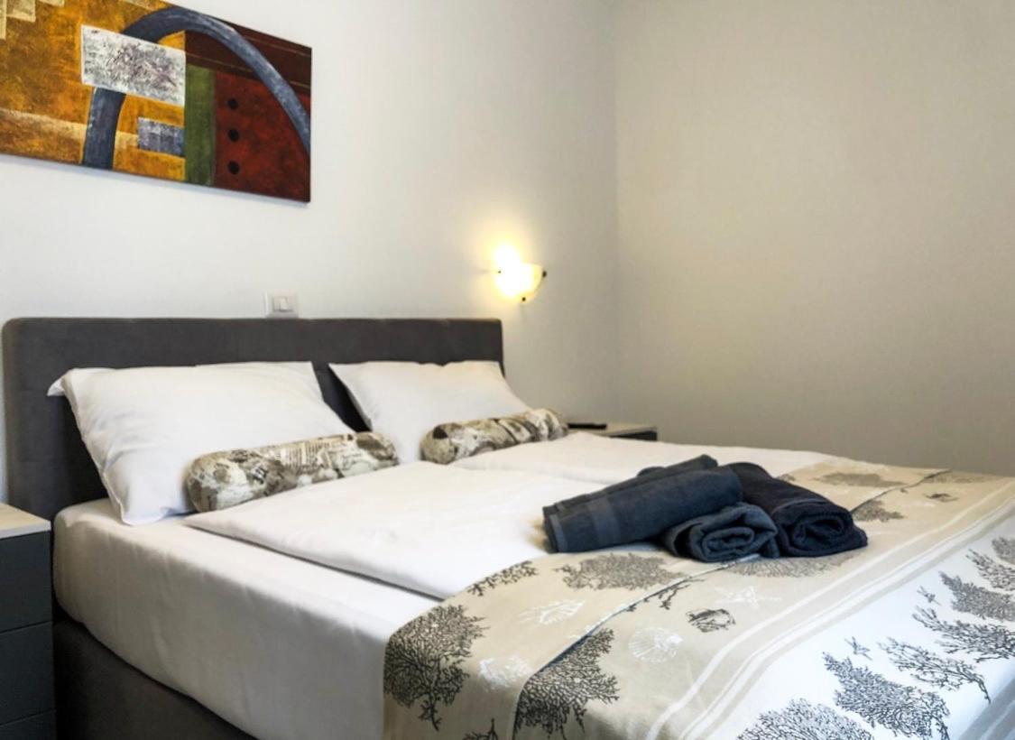 Seafront 2-Bedroom Apartment Nika - Рабац Екстериор снимка