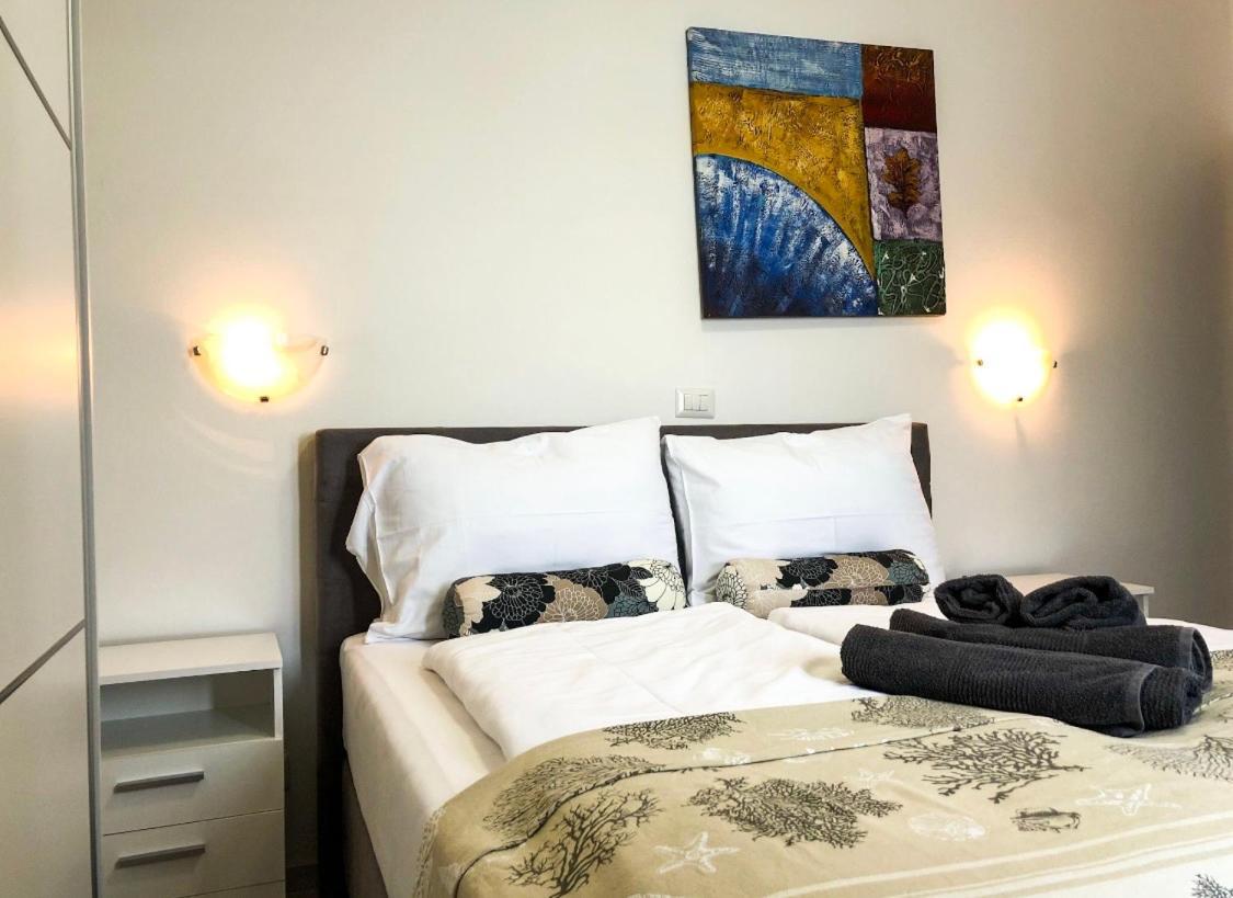 Seafront 2-Bedroom Apartment Nika - Рабац Екстериор снимка