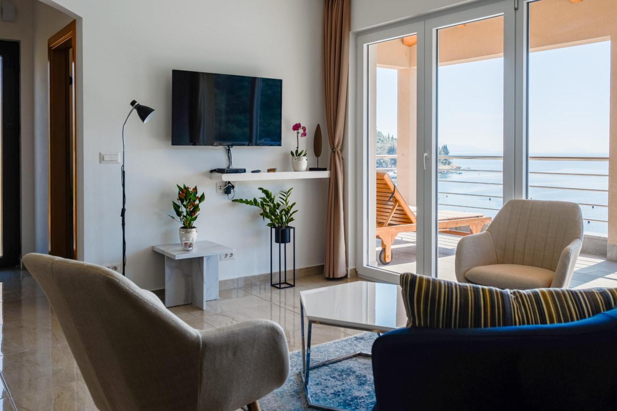 Seafront 2-Bedroom Apartment Nika - Рабац Екстериор снимка