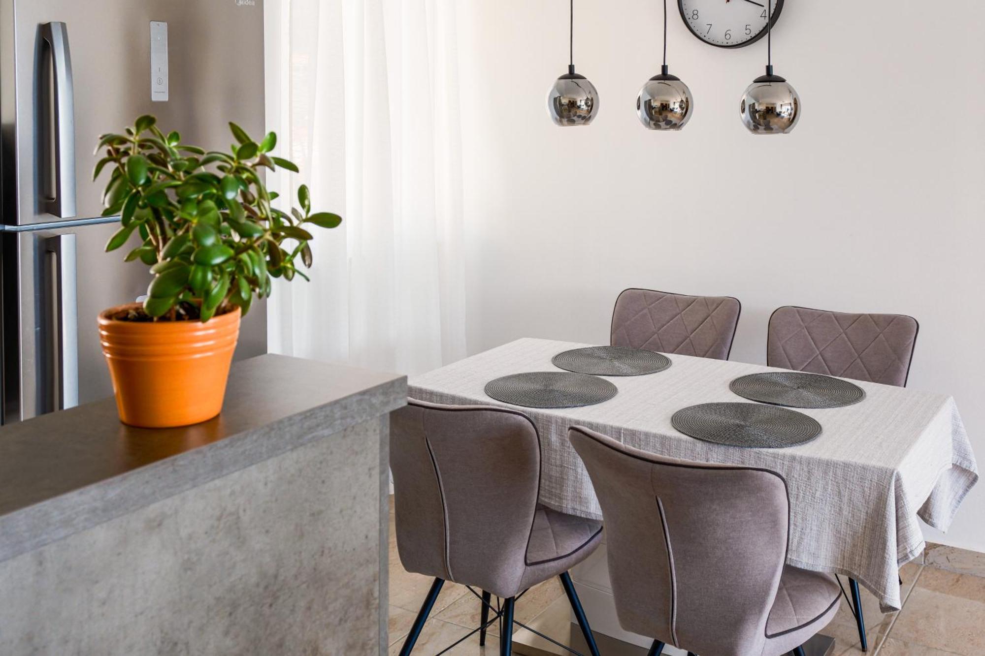 Seafront 2-Bedroom Apartment Nika - Рабац Екстериор снимка