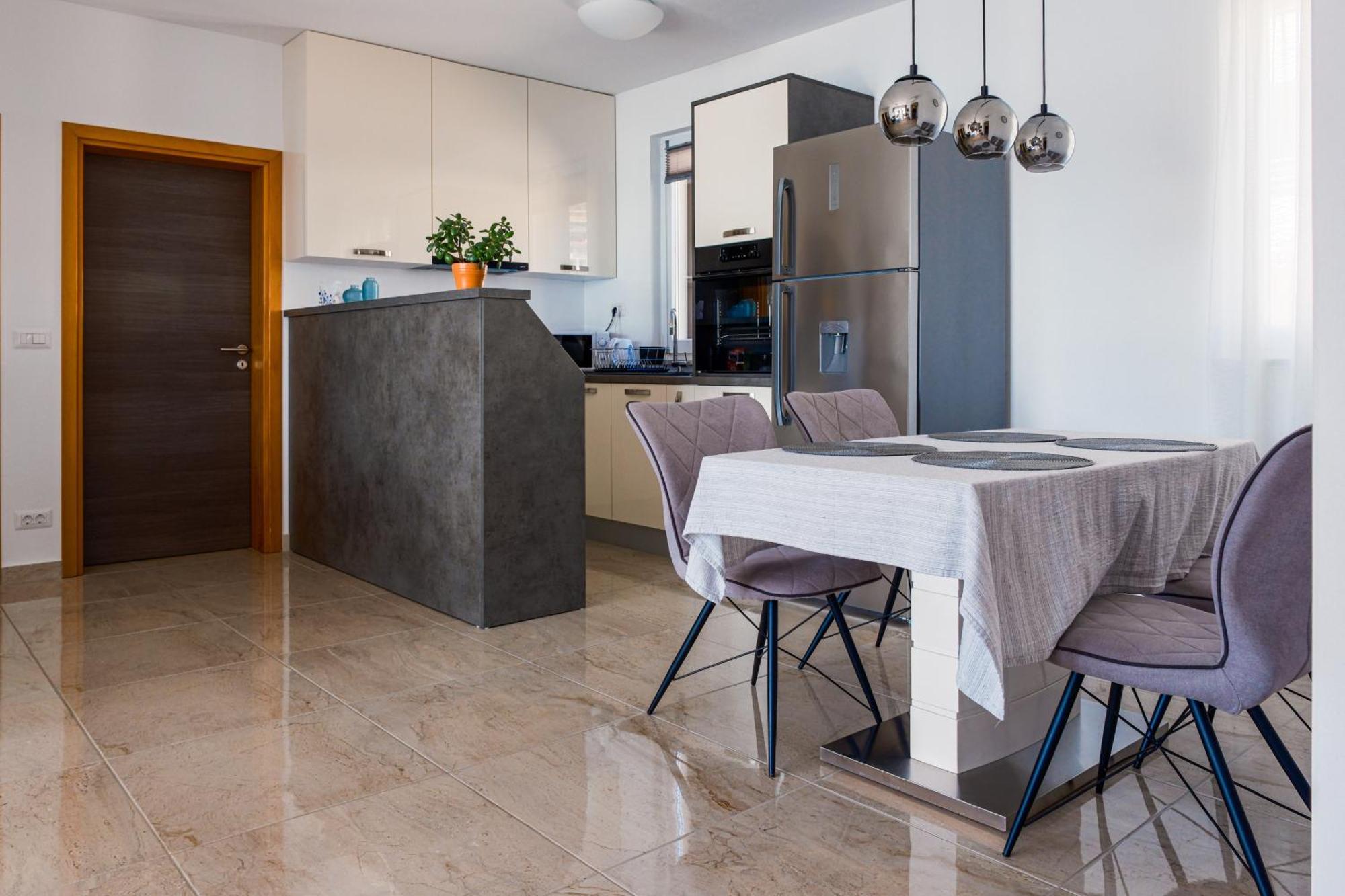 Seafront 2-Bedroom Apartment Nika - Рабац Екстериор снимка